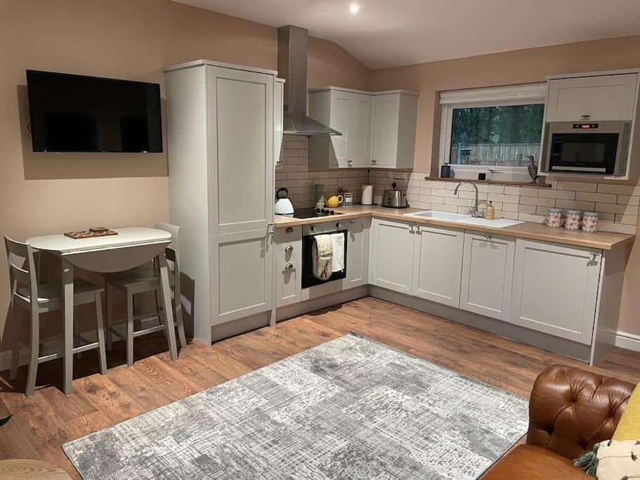 Tulip Cottage Wisborough Green エクステリア 写真